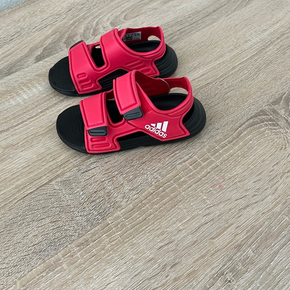 New with tags unisex sandals . Never worn